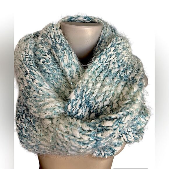 Cozy Aged Blue Metallic Sequins Fuzzy Yarn Infinity Long Thick Scarf One Size - Picture 1 of 6